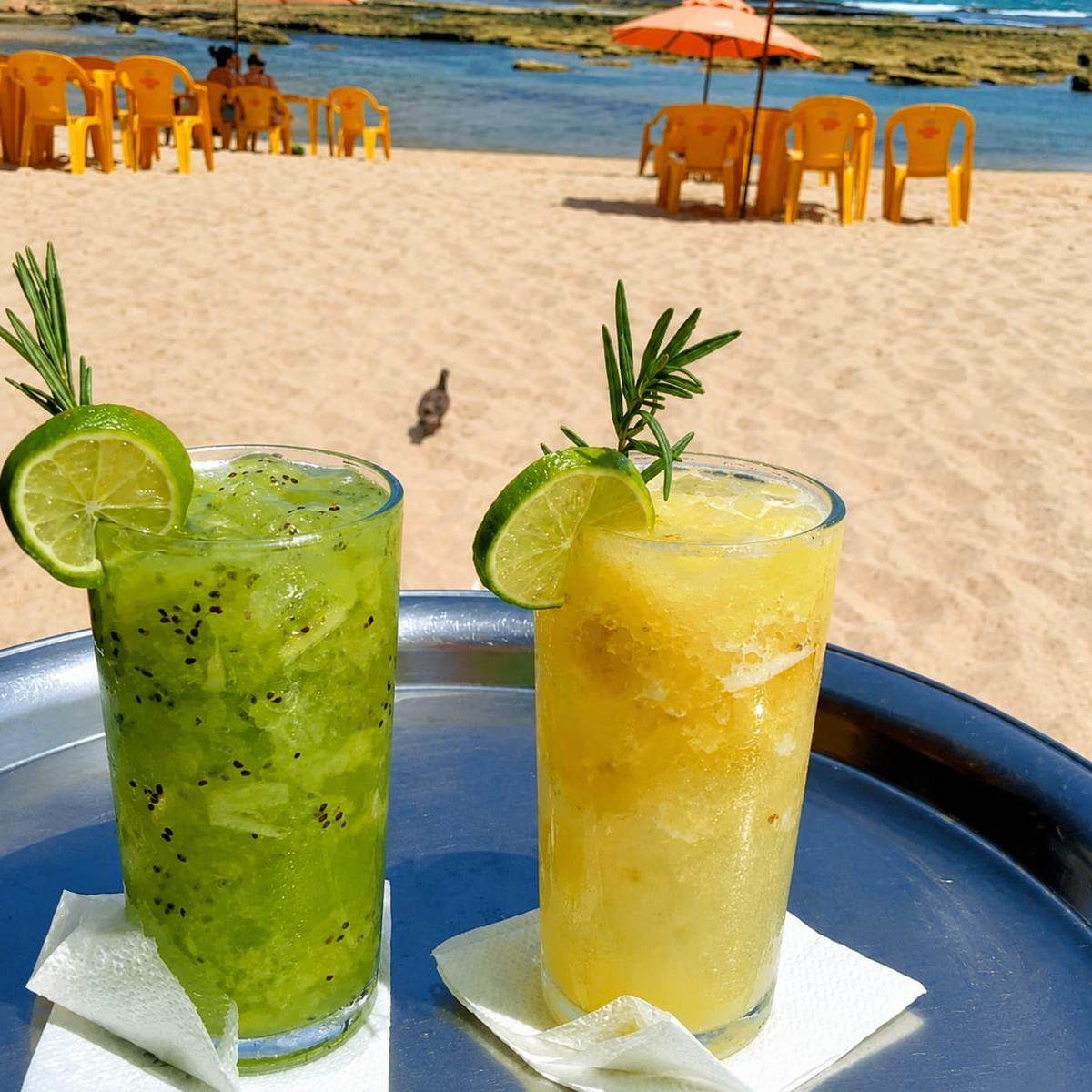Drinks especiais servidos na praia